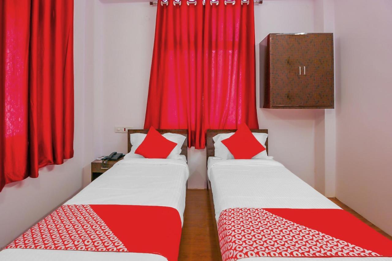 Oyo 17168 Hz Lodge Hyderabad Exterior foto