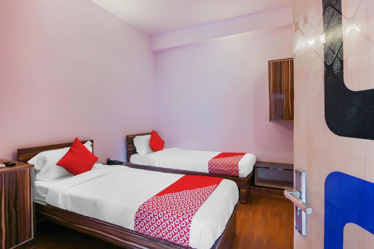 Oyo 17168 Hz Lodge Hyderabad Exterior foto